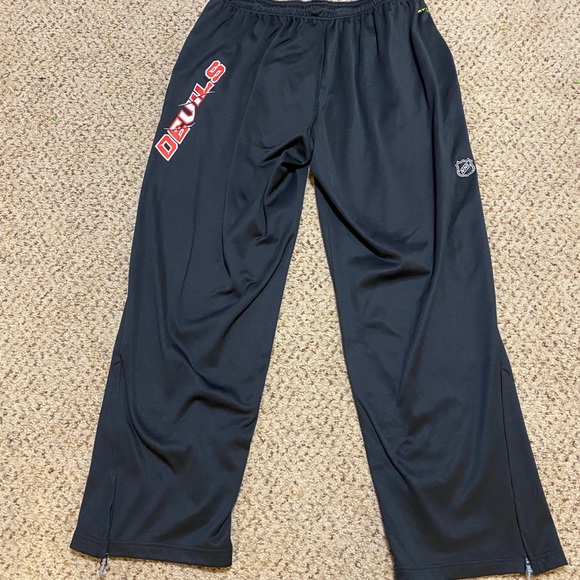 Reebok New Jersey Devils jogging pants  Sz LG - Picture 3 of 4